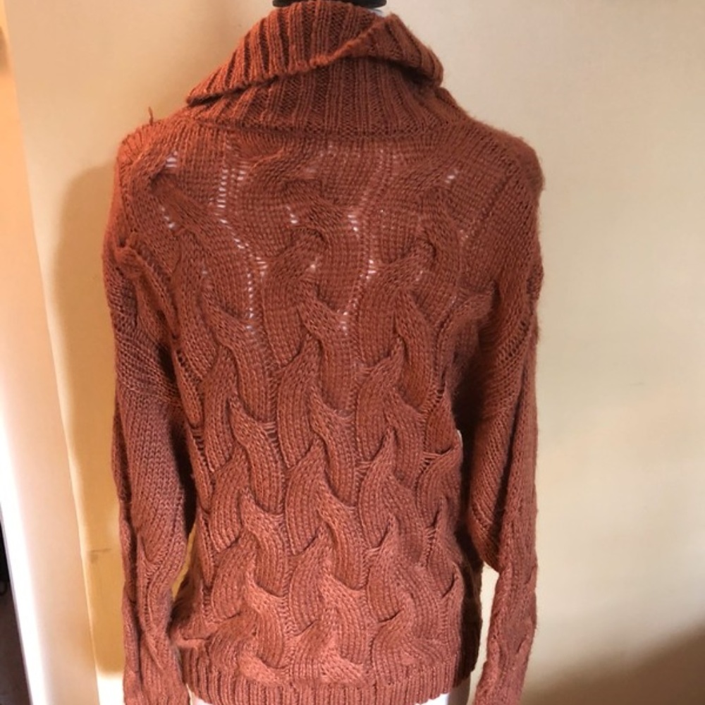 Rust cable knit turtleneck - Picture 2 of 2